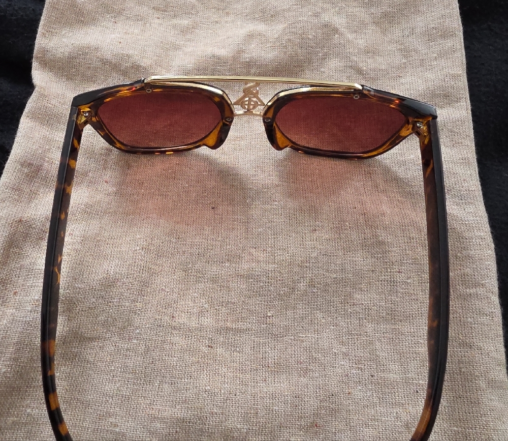 Luxury Tortoise Shell Sunglasses with Gold Detail - Picture 2 of 5